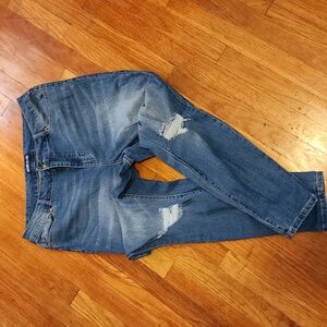 Distressed denim skinny jeans. Lots of stretch